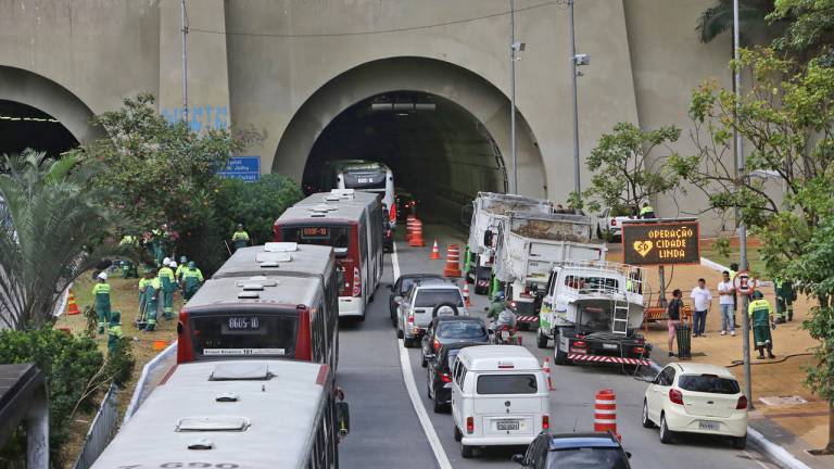 Viaduto em São Paulo - Implantação do projeto Cidade Linda